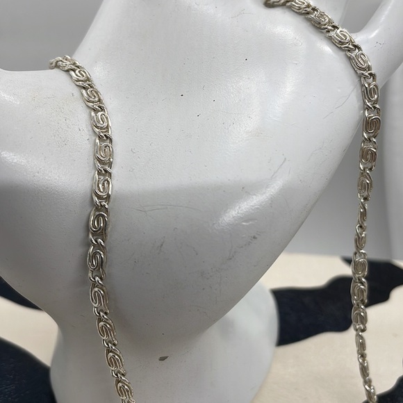 Spiral Link Sterling Silver Chain. Delicate Look but Beautiful Handcrafted Link - Picture 6 of 8